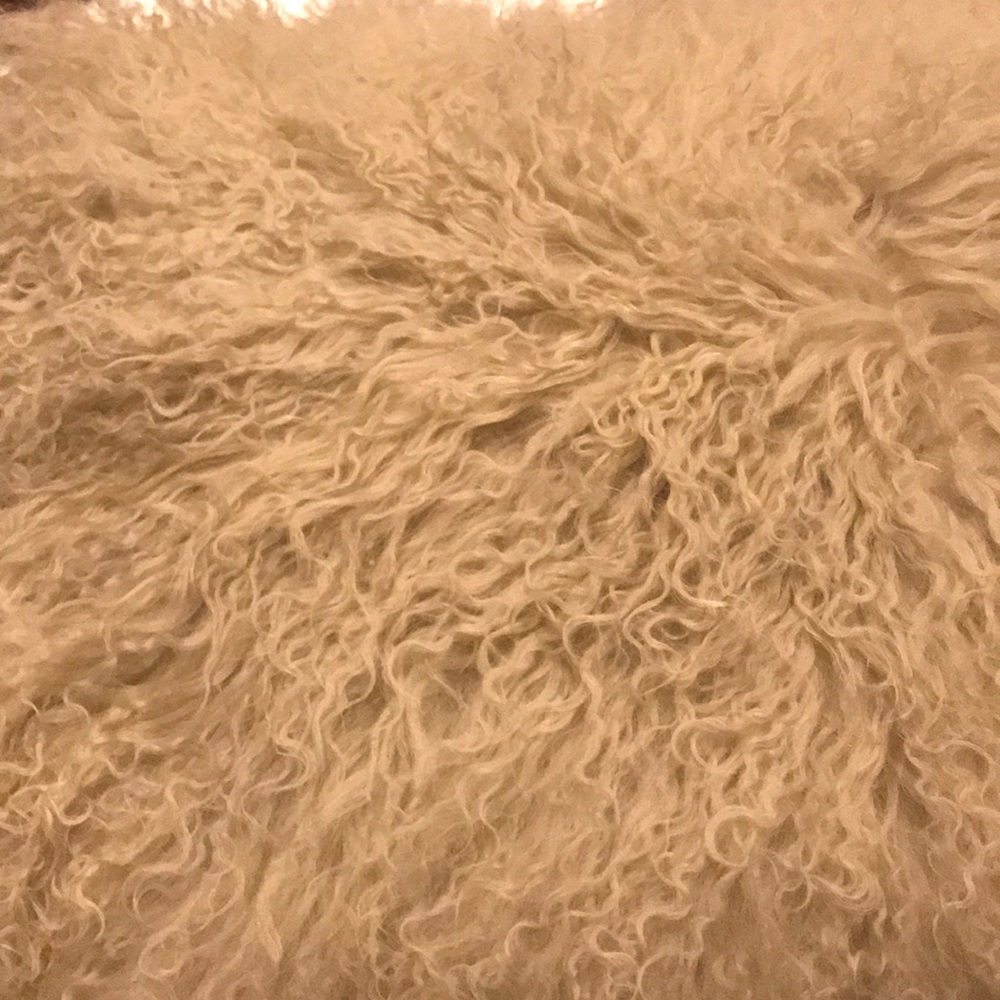 Sheepskin first pillow 2